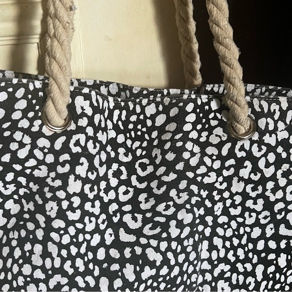 Autograph brand beach bag. Black and white with rope handles. Used. - Picture 2 of 10